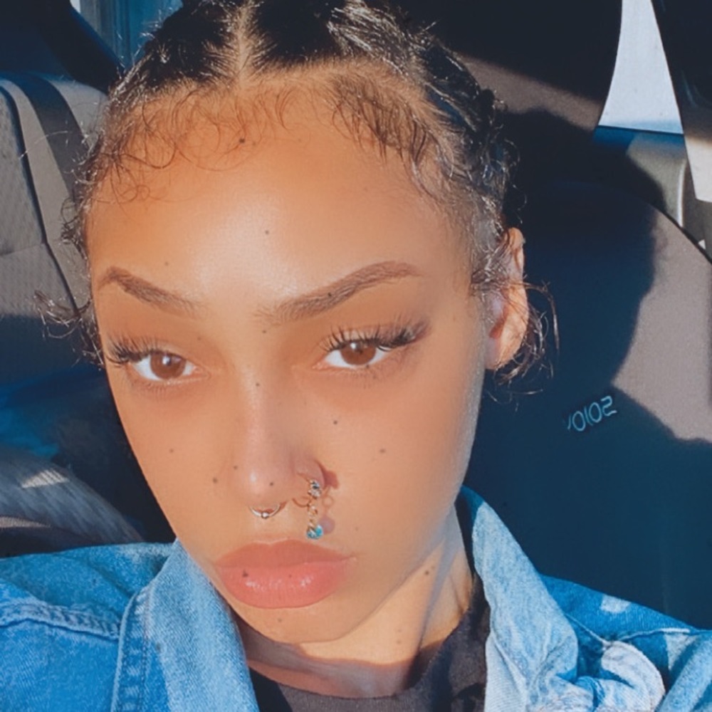 Meet your Posher, Synfahnie